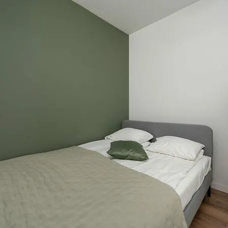 Stylish In The Center Of By Renters Appartement