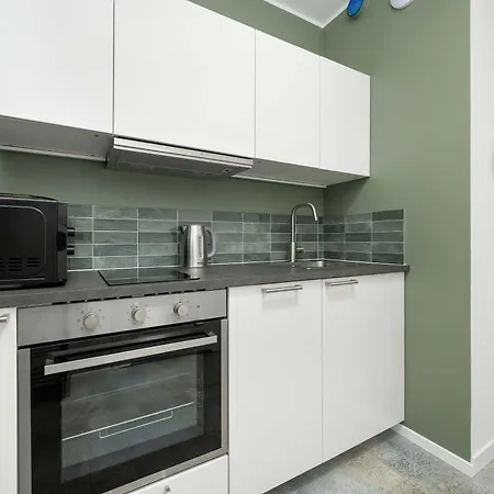 Stylish In The Center Of By Renters Appartement